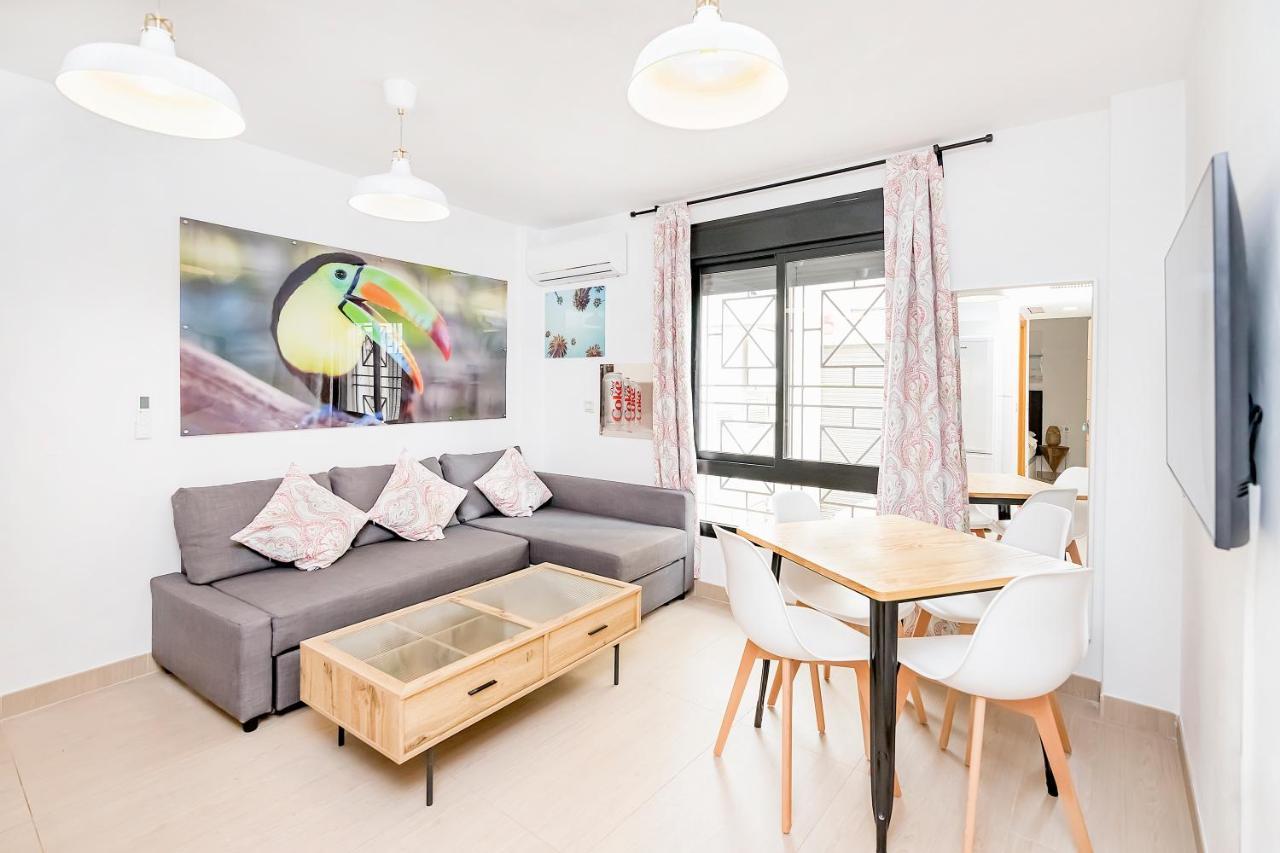 شقة مالقة  في Maba/Private Backyard/Walk To Downtown/Large Smart Tv المظهر الخارجي الصورة